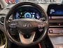 Hyundai Kona Electric EV Premium 64 kWh | Trekhaak | Voorstoelen vewarmd&verkoeld | Warmtepomp | Adapt. Cruise | HUD | Leder |