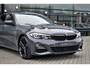 BMW 3-Serie 320e M-sport Dravitgrijs Schuifdak Carbon 19-inch Camera Stoelverwarming