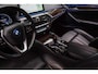 BMW 5-Serie Touring 530e xDrive Navi Leer Camera PDC Carplay LED Climate voor & achter Elektr. achterklep Virtual Stoelverwarming DAB LM velgen