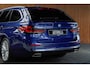 BMW 5-Serie Touring 530e xDrive Navi Leer Camera PDC Carplay LED Climate voor & achter Elektr. achterklep Virtual Stoelverwarming DAB LM velgen