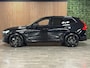 Volvo XC60 T6 AWD Recharge Ultra Black Edition | MY26 | Luchtvering | Trekhaak | 360 Camera | Head-Up Display | Harman Kardon | Adaptieve Cruise Control | Stoelverwarming voor+achter | Stuurwielverwarming | Schuifdak | Full LED Meesturende koplampen | Pilot Assist | BLIS Dode Hoek Detectie | Elektrische voorstoelen geheugen | Contour stoelen met wit stiksel en bies | Zitting verlenging voorstoelen | Lederen dashboard | 21 Inch | Google Infotainment | Keyless Drive | Elektrisch bedienbare achterklep | DAB Radio | Apple Carplay/Android Auto | Draadloos telefoon opladen | Volvo On Call met mobiele App functie | Onyx Black Metallic |