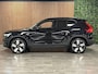 Volvo XC40 Recharge Ultimate 70 kWh | Vol! | Schuifdak | 360° Camera | All Season banden | Harman Kardon | Adaptieve Cruise Control | Bestuurdersstoel elektrisch geheugen | Stoel en Stuurwielverwarming | 20 Inch | Passagiersstoel elektrisch | Microtech bekleding | Zitting verlenging voorstoelen | Pilot Assist | BLIS Dode Hoek Detectie | Warmtepomp | Google Infotainment | Keyless Drive | Verlichtingspack 2 | Parkeersensoren voor+achter | Privacy Glass | Elektrisch bedienbare achterklep | Alarm Klasse III | Draadloos telefoon opladen | DAB Radio | Apple Carplay/Android Auto | Volvo On Call met mobiele App functie | Onyx Black Metallic |