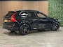 Volvo XC60 T6 AWD Recharge Ultra Black Edition | MY26 | Luchtvering | Trekhaak | 360 Camera | Head-Up Display | Harman Kardon | Adaptieve Cruise Control | Stoelverwarming voor+achter | Stuurwielverwarming | Schuifdak | Full LED Meesturende koplampen | Pilot Assist | BLIS Dode Hoek Detectie | Elektrische voorstoelen geheugen | Contour stoelen met wit stiksel en bies | Zitting verlenging voorstoelen | Lederen dashboard | 21 Inch | Google Infotainment | Keyless Drive | Elektrisch bedienbare achterklep | DAB Radio | Apple Carplay/Android Auto | Draadloos telefoon opladen | Volvo On Call met mobiele App functie | Onyx Black Metallic |
