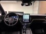 Volvo XC60 T6 AWD Recharge Ultra Black Edition | MY26 | Luchtvering | Trekhaak | 360 Camera | Head-Up Display | Harman Kardon | Adaptieve Cruise Control | Stoelverwarming voor+achter | Stuurwielverwarming | Schuifdak | Full LED Meesturende koplampen | Pilot Assist | BLIS Dode Hoek Detectie | Elektrische voorstoelen geheugen | Contour stoelen met wit stiksel en bies | Zitting verlenging voorstoelen | Lederen dashboard | 21 Inch | Google Infotainment | Keyless Drive | Elektrisch bedienbare achterklep | DAB Radio | Apple Carplay/Android Auto | Draadloos telefoon opladen | Volvo On Call met mobiele App functie | Onyx Black Metallic |