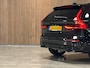 Volvo XC60 T6 AWD Recharge Ultra Black Edition | MY26 | Luchtvering | Trekhaak | 360 Camera | Head-Up Display | Harman Kardon | Adaptieve Cruise Control | Stoelverwarming voor+achter | Stuurwielverwarming | Schuifdak | Full LED Meesturende koplampen | Pilot Assist | BLIS Dode Hoek Detectie | Elektrische voorstoelen geheugen | Contour stoelen met wit stiksel en bies | Zitting verlenging voorstoelen | Lederen dashboard | 21 Inch | Google Infotainment | Keyless Drive | Elektrisch bedienbare achterklep | DAB Radio | Apple Carplay/Android Auto | Draadloos telefoon opladen | Volvo On Call met mobiele App functie | Onyx Black Metallic |