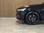 Volvo XC60 T8 AWD Recharge Ultra Black Edition | Luchtvering | Trekhaak | Head-Up Display | Harman Kardon | Adaptieve Cruise Control | Stoelverwarming voor+achter | Stuurwielverwarming | Schuifdak | Full LED Meesturende koplampen | Parkeercamera | Pilot Assist | BLIS Dode Hoek Detectie | Elektrische voorstoelen geheugen | Contour stoelen met wit stiksel en bies | Zitting verlenging voorstoelen | Lederen dashboard | 21 Inch | Google Infotainment | Keyless Drive | Elektrisch bedienbare achterklep | DAB Radio | Apple Carplay/Android Auto | Draadloos telefoon opladen | Volvo On Call met mobiele App functie | Onyx Black Metallic |
