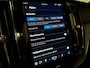 Volvo XC60 T8 AWD Recharge Ultra Black Edition | Luchtvering | Trekhaak | Head-Up Display | Harman Kardon | Adaptieve Cruise Control | Stoelverwarming voor+achter | Stuurwielverwarming | Schuifdak | Full LED Meesturende koplampen | Parkeercamera | Pilot Assist | BLIS Dode Hoek Detectie | Elektrische voorstoelen geheugen | Contour stoelen met wit stiksel en bies | Zitting verlenging voorstoelen | Lederen dashboard | 21 Inch | Google Infotainment | Keyless Drive | Elektrisch bedienbare achterklep | DAB Radio | Apple Carplay/Android Auto | Draadloos telefoon opladen | Volvo On Call met mobiele App functie | Onyx Black Metallic |