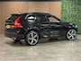 Volvo XC60 T6 AWD Recharge R-Design | Trekhaak | 360° Camera | Adaptieve Cruise Control | Stoel en Stuurwielverwarming | 21 Inch | Schuifdak | Pilot Assist | BLIS Dode Hoek Detectie | Lederen dashboard | Elektrische voorstoelen geheugen | Contour stoelen met wit stiksel en bies | Keyless Drive | Parkeersensoren voor+achter | Elektrisch bedienbare achterklep | Geïntegreerde kinderzitjes achterin | Draadloos telefoon opladen | DAB Radio | Apple Carplay/Android Auto | Volvo On Call met mobiele App functie | Onyx Black Metallic |