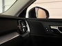 Volvo V60 B3 Essential Edition | Pine Grey! | Trekhaak | All Season banden | Stoel en Stuurwielverwarming | Dealer onderhouden | Parkeercamera | Cruise Control | Parkeersensoren voor+achter | Climate Control L+R | Regensensor | 17 Inch | DAB Radio | Apple Carplay/Android Auto | Volvo On Call met mobiele App functie | Pine Grey Metallic |