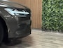 Volvo V60 B3 Essential Edition | Pine Grey! | Trekhaak | All Season banden | Stoel en Stuurwielverwarming | Dealer onderhouden | Parkeercamera | Cruise Control | Parkeersensoren voor+achter | Climate Control L+R | Regensensor | 17 Inch | DAB Radio | Apple Carplay/Android Auto | Volvo On Call met mobiele App functie | Pine Grey Metallic |