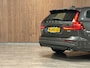 Volvo V60 B3 Essential Edition | Pine Grey! | Trekhaak | All Season banden | Stoel en Stuurwielverwarming | Dealer onderhouden | Parkeercamera | Cruise Control | Parkeersensoren voor+achter | Climate Control L+R | Regensensor | 17 Inch | DAB Radio | Apple Carplay/Android Auto | Volvo On Call met mobiele App functie | Pine Grey Metallic |