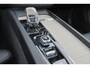 Volvo XC60 B5 AWD Inscription - Panoramisch schuif-/kanteldak - Head-up display - Harman Kardon - Elektr. verstelbare voorstoelen met geheugen - Adaptive Cruise Control met Pilot Assist - BLIS dodehoekassistentie - 360 graden camera - Parkeerverwarming - Full LED verlichting met bochtenverlichting - Verwambaar stuur - Verwarmbare voorstoelen - DAB - Sportstuur - 230V aansluiting - Getint glas - Zwarte hemel - 4 zone climate control - Elektr. inklapbare trekhaak