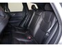 Volvo XC60 B5 AWD Inscription - Panoramisch schuif-/kanteldak - Head-up display - Harman Kardon - Elektr. verstelbare voorstoelen met geheugen - Adaptive Cruise Control met Pilot Assist - BLIS dodehoekassistentie - 360 graden camera - Parkeerverwarming - Full LED verlichting met bochtenverlichting - Verwambaar stuur - Verwarmbare voorstoelen - DAB - Sportstuur - 230V aansluiting - Getint glas - Zwarte hemel - 4 zone climate control - Elektr. inklapbare trekhaak