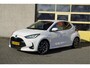Toyota Yaris 1.5 Hybrid Automaat! Style BJ2021 Lmv 16" | Led V+A | Navi | Keyless entry | Achteruitrijcamera | JBL Audio | Climate control | Cruise control | Verwarmde voorstoelen | Extra getint glas | Nw-model!