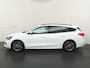 Ford Focus Wagon EcoBoost 125 pk ST-Line | Trekhaak | Winter Pack | Camera | 4 seiz. banden | Keyless entry | 100% dealer onderh.