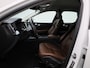 Volvo XC60 2.0 T5 Momentum | Automaat | Apple Carplay / Android Auto | Lederen Bekleding | Parkeersensoren |
