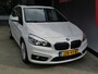 BMW 2-Serie Active Tourer 220i LUXURY | AUTOMAAT | PANORAMA | LEER | CAMERA | NAVIGATIE | 192 PK!!