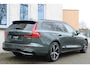 Volvo V60 2.0 T6 Plug-in hybrid AWD Plus Dark | Panoramadak | Harman Kardon geluidsysteem | Rondomzicht camera | Hemelbekleding donker | Nappa leder charcoal bekleding | Google services | Getinte ramen | Apple Carplay & Android Auto | Verwarmbare voor- en achterstoelen | Verwarmbaar stuurwiel | Elektrisch verstelbare stoelen met geheugenstanden |