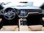 Volvo S60 T6 Recharge Automaat AWD Ultimate Bright | Trekhaak | Panoramadak | AWD | Voorstoelen verwarmbaar, geventileerd en masserend | Verwarmbaar stuurwiel+achterbank | Premium audio by Bowers & Wilkins | Headup Display |  | Driver Awareness | Driver Assistance | Adaptieve cruise control met Pilot Assist | Blis