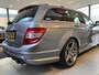 Mercedes-Benz C-klasse Estate 63 AMG Origineel NL/Volledig Dealer Onderhouden/Panoramadak/Leder/Navigatie/Spraakbediening/Elektrische & Verwarmde Stoelen/Climate Control/Cruise Control/Harman-Kardon Installatie/Elektrische Kofferbak/Elektrische, Inklapbare & Verwarmde Spiegels,5 Spaak