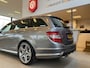 Mercedes-Benz C-klasse Estate 63 AMG Origineel NL/Volledig Dealer Onderhouden/Panoramadak/Leder/Navigatie/Spraakbediening/Elektrische & Verwarmde Stoelen/Climate Control/Cruise Control/Harman-Kardon Installatie/Elektrische Kofferbak/Elektrische, Inklapbare & Verwarmde Spiegels,5 Spaak