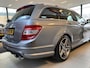 Mercedes-Benz C-klasse Estate 63 AMG Origineel NL/Volledig Dealer Onderhouden/Panoramadak/Leder/Navigatie/Spraakbediening/Elektrische & Verwarmde Stoelen/Climate Control/Cruise Control/Harman-Kardon Installatie/Elektrische Kofferbak/Elektrische, Inklapbare & Verwarmde Spiegels,5 Spaak