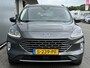 Ford Kuga BWJ 2023 | 2.5 PHEV 225PK Titanium | PANO DAK | CAMERA A | CARPLAY | CLIMA | CRUISE | NAVI | PRIV. GLAS | MULTIFUNCT. STUUR | LMV