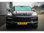 Porsche Cayenne 3.0 E-Hybrid 463 pk Sport-Chrono / Pano-Dak/ Matrix-Led/ Lucht-Vering/ Bose-Sound/ Sport-Stoelen/ Stoel.Verw/ 360-Camera/ Adap.Cruise/ 22'' LMV