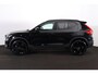 Volvo XC40 B3 Plus Black Edition - Panorama/schuifdak - IntelliSafe Assist & Surround - 360º Camera - Harman/Kardon audio - Verwarmde voorstoelen & stuur - Parkeersensoren voor & achter - Elektr. bedienb. voorstoelen met geheugen links - Draadloze tel. lader - Extra getint glas - 20' LMV