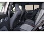 Volvo XC40 B3 Plus Black Edition - Panorama/schuifdak - IntelliSafe Assist & Surround - 360º Camera - Harman/Kardon audio - Verwarmde voorstoelen & stuur - Parkeersensoren voor & achter - Elektr. bedienb. voorstoelen met geheugen links - Draadloze tel. lader - Extra getint glas - 20' LMV