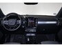 Volvo XC40 B3 Plus Black Edition - Panorama/schuifdak - IntelliSafe Assist & Surround - 360º Camera - Harman/Kardon audio - Verwarmde voorstoelen & stuur - Parkeersensoren voor & achter - Elektr. bedienb. voorstoelen met geheugen links - Draadloze tel. lader - Extra getint glas - 20' LMV