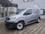 Peugeot e-Partner L1 50 kWh 136pk | 8 jaar garantie | 0% financial lease | NAVI | Apple Carplay | Android Auto | Multimedia | Achteruitrijcamera | Parkeersensoren voor en achter | Dode hoek detectie | Digital cockpit | Stuurwielbediening | Bestuurdersstoel comfort | Armsteun | ECO koplampen | Mistlampen | Licht- en regensensor | Houten afwerking laadruimte | Reservewiel | van €31.495 voor €27.495 ex. BTW rijklaar