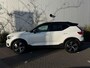 Volvo XC40 1.5 T4 Recharge R-Design | Plug-In Hybride (PHEV) | Navigatie | Apple Carplay | Android Auto | Trekhaak | Achteruitrijcamera | Parkeersensoren | Two-Tone | Stoelverwarming