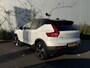 Volvo XC40 1.5 T4 Recharge R-Design | Plug-In Hybride (PHEV) | Navigatie | Apple Carplay | Android Auto | Trekhaak | Achteruitrijcamera | Parkeersensoren | Two-Tone | Stoelverwarming