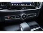 Volvo V90 T6 Automaat Plug-in hybrid AWD Ultra Bright | Panoramadak | Verwarmbare voorstoelen en achterbank | Verwarmbaar stuurwiel | Premium audio by Harman Kardon | Adaptieve cruise control | Rondom zichtcamera | Apple carplay/Android auto | 19 inch Lichtmetalen velgen | Alarmklasse 3