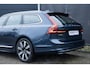 Volvo V90 T6 Automaat Plug-in hybrid AWD Ultra Bright | Panoramadak | Verwarmbare voorstoelen en achterbank | Verwarmbaar stuurwiel | Premium audio by Harman Kardon | Adaptieve cruise control | Rondom zichtcamera | Apple carplay/Android auto | 19 inch Lichtmetalen velgen | Alarmklasse 3