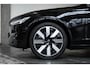 Volvo V90 T6 Automaat Plug-in hybrid AWD Ultra Dark | Panoramadak | Semi elektrische wegklapbare trekhaak | Premium audio by Harman Kardon | 360° parkeercamera | Verwarmbare voorstoelen, achterbank en stuurwiel | Gelamineerde zijruiten | Head-up display |