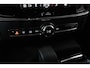 Volvo V90 T6 Automaat Plug-in hybrid AWD Ultra Dark | Panoramadak | Semi elektrische wegklapbare trekhaak | Premium audio by Harman Kardon | 360° parkeercamera | Verwarmbare voorstoelen, achterbank en stuurwiel | Gelamineerde zijruiten | Head-up display |