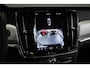 Volvo V90 T6 Automaat Plug-in hybrid AWD Ultra Dark | Panoramadak | Semi elektrische wegklapbare trekhaak | Premium audio by Harman Kardon | 360° parkeercamera | Verwarmbare voorstoelen, achterbank en stuurwiel | Gelamineerde zijruiten | Head-up display |