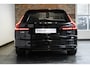 Volvo V90 T6 Automaat Plug-in hybrid AWD Ultra Dark | Panoramadak | Semi elektrische wegklapbare trekhaak | Premium audio by Harman Kardon | 360° parkeercamera | Verwarmbare voorstoelen, achterbank en stuurwiel | Gelamineerde zijruiten | Head-up display |