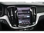 Volvo V60 T6 350PK Plug-in hybrid AWD Plus Dark | Bowers&Wilkins high-end audio | Panoramadak met schuif/-kantelfunctie | Adaptive Cruise Control & Pilot Assist | Verwarmbare voorstoelen + stuurwiel | 360 graden Camera | 19 inch Lichtmetalen wielen