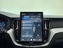 Volvo XC60 T6 350pk AWD Ultra Black Edition / Luchtvering / Bowers&Wilkins Audio / Ventilatie / Massage / 21'' / Extra Getint Glas /