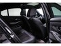 BMW 3-Serie 318i M-Sport | TRAVEL- PACK | KANTELDAK | STOELVERWARMING | DAB | APPLE | 19"
