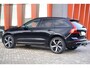 Volvo XC60 T6 Recharge AWD R-Design | Stoelverwarming | Trekhaak | H/K | Parkeercamera | Glossy Black | Keyless