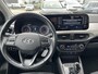 Hyundai i10 1.0 Comfort Smart 5-zits Automaat Bi-tone wit met zwart dak, AppleCarPlay/AndroidAuto, navigatie, achteruitrij camera, cruise control, parkeersensoren achter,