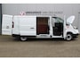 Renault Trafic 2.0-130pk dCi T30 L2H1. Dames en heren ondernemers opgelet ! Erg nette Renault Trafic met slechts 45.000km ! Airco, cruise control, trekhaak, laadruimte betimmerd, telefoonvoorb., bijrijdersbank, centrale vergr. afstand bediend etc, etc