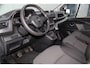 Renault Trafic 2.0-130pk dCi T30 L2H1. Dames en heren ondernemers opgelet ! Erg nette Renault Trafic met slechts 45.000km ! Airco, cruise control, trekhaak, laadruimte betimmerd, telefoonvoorb., bijrijdersbank, centrale vergr. afstand bediend etc, etc
