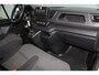 Renault Trafic 2.0-130pk dCi T30 L2H1. Dames en heren ondernemers opgelet ! Erg nette Renault Trafic met slechts 45.000km ! Airco, cruise control, trekhaak, laadruimte betimmerd, telefoonvoorb., bijrijdersbank, centrale vergr. afstand bediend etc, etc