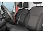 Renault Trafic 2.0-130pk dCi T30 L2H1. Dames en heren ondernemers opgelet ! Erg nette Renault Trafic met slechts 45.000km ! Airco, cruise control, trekhaak, laadruimte betimmerd, telefoonvoorb., bijrijdersbank, centrale vergr. afstand bediend etc, etc