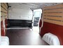 Renault Trafic 2.0-130pk dCi T30 L2H1. Dames en heren ondernemers opgelet ! Erg nette Renault Trafic met slechts 45.000km ! Airco, cruise control, trekhaak, laadruimte betimmerd, telefoonvoorb., bijrijdersbank, centrale vergr. afstand bediend etc, etc